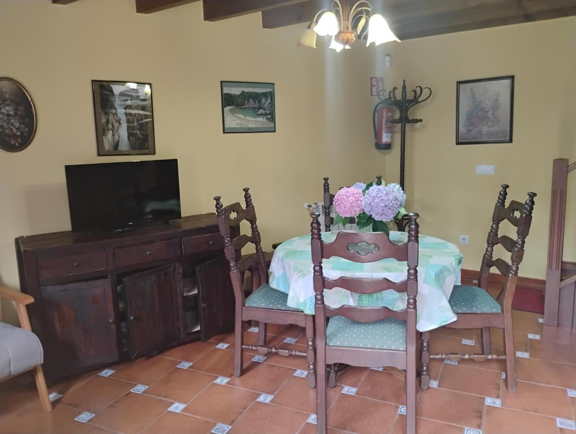 Farm stay Casa Rural Casa Azul Villahormes